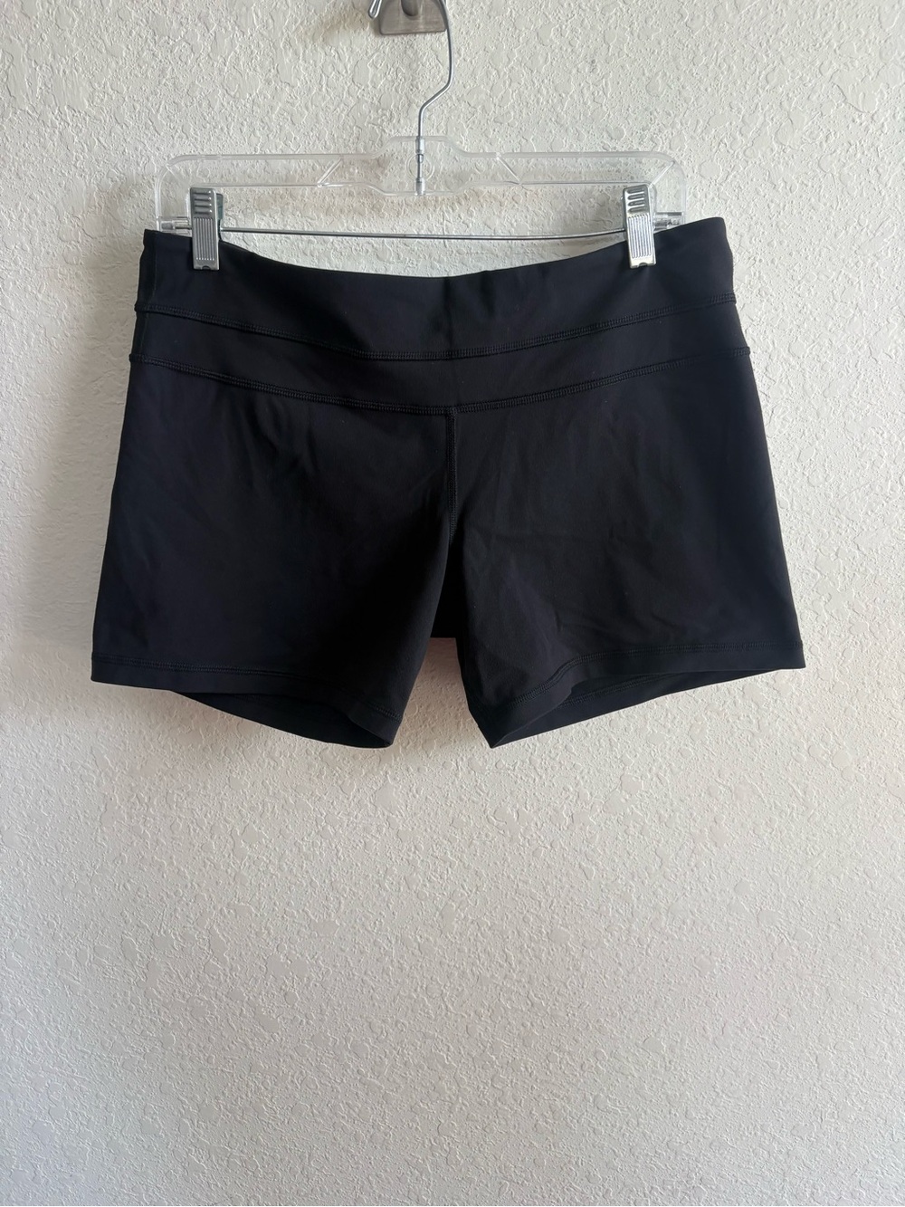 Lululemon Black Groove Shorts Black Size 12 inseam 5”